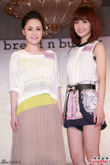 组图：阿娇(钟欣桐)长裙优雅 蔡卓妍清凉秀美腿