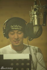 高清组图：苏志燮录新歌 认真工作更添魅力