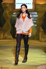 汪圆圆演绎多款时装 Jessica C同场走秀