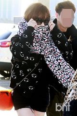 组图：2NE1亮相机场气场足 Crayon Pop可爱范儿