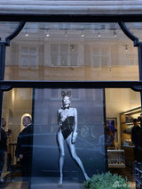 组图：凯特莫斯变兔女郎 登花花公子60周年封面