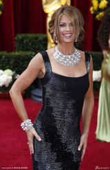 高清组图：凯思-爱尔兰亮相红毯大项链珠光宝气