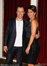 组图：《裁判》威尼斯首映 男星阿科斯帅气亮相