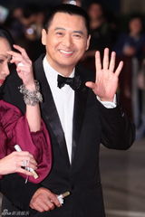 高清图：周润发与发嫂结伴现身红毯 发哥神采飞扬