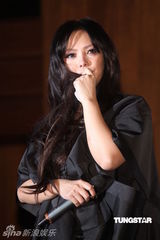 组图：张惠妹为巡演造势 时尚黑装亮相派头十足