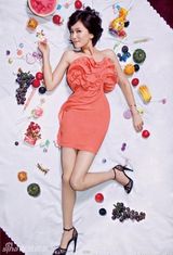 组图：曹曦文变身“甜蜜教主” 演绎夏末缤纷浪漫