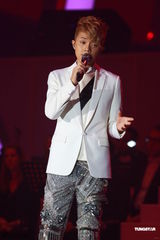 组图：张敬轩香港音乐会落幕 黄耀明任嘉宾意外现身