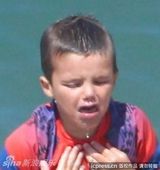 组图：小贝携子海边冲浪拍不停 克鲁兹呛水一脸不爽