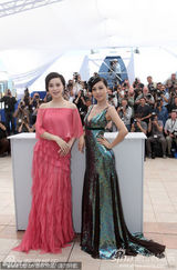 幻灯：《日照重庆》记者会 范冰冰李菲儿美艳登场