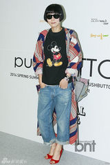 组图：孔孝真CL等助阵时装周 李秀赫亮相T台