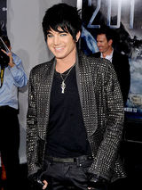 幻灯：皮特东京亮相 《天伦》两女星纵情相拥