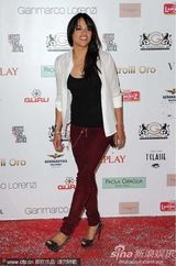 幻灯：拉塞尔-克劳拥娇妻做慈善 好莱坞明星皆现身