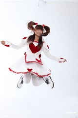 组图：台湾13岁女孩代言变辣妹 许雅涵将组新AKB48