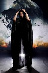 芙蓉姐姐变万圣节女郎 手持镰刀气氛鬼魅(组图)