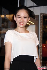 组图：陈乔恩优雅出席代言 自曝没对象