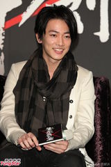 组图：日星佐藤健宣传新片 欣赏周杰伦才华