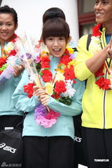 组图：郭书瑶拍《志气》化身拔河队员