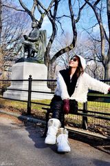 组图：陈丽媛美国动感街拍 清新享受冬日暖阳