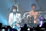 组图：韩国组合CNBLUE办歌迷见面会 粉丝热情高涨