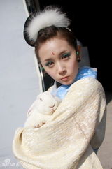 幻灯：《嫦娥》探班 玉兔王子文可爱表情八连拍