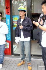 高清图：陈冠希戴卡通帽大扮可爱 最新潮店上海开张