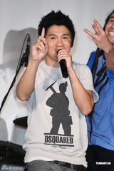 组图：曹格欲捐演唱会收入 不怕与萧敬腾比较