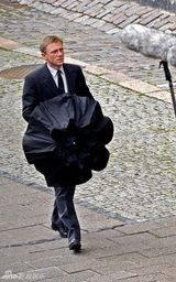 组图：《龙纹身女孩》瑞典热拍 丹尼尔-克雷格装酷