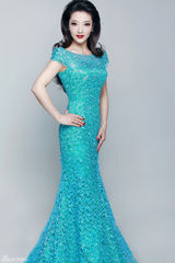 组图：白致瑶时尚写真展军姿外风采