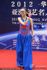 组图：华鼎奖红毯杨丽萍萨顶顶演绎最炫民族风