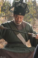 组图：《水浒》宋江戴围脖 张涵予称迎合年轻人