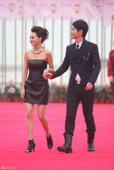 组图：第28届金鸡奖红毯 群星云集女星美艳男星帅气