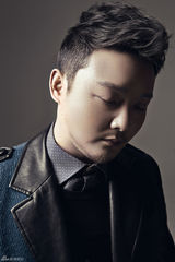 组图：曾一鸣《像疯了一样》MV 曾妈温馨力挺