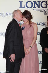 组图：林志玲粉裙展美人娇羞 思嫁心切正寻另一半