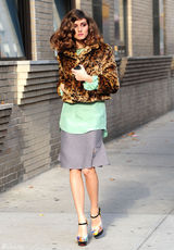 组图：纽约名媛奥利维亚-巴勒莫街拍高跟鞋抢眼