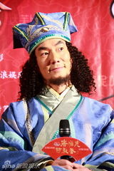 幻灯图：《唐伯虎2》探班 三才子“教坏”黄晓明