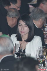 组图：郭晶晶独自出席活动 宽松黑裙孕味甚浓