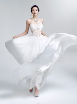 组图：韩雪化身梦幻新娘释放黑暗光明魔力