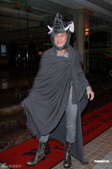 组图：钟镇涛生日携女亮相派对 谭咏麟叶童现身