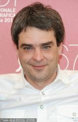 高清图：《洛佩》发布会 女星台上吆喝吸引镜头