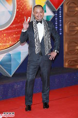 组图：金刚红毯搞笑 龚嘉欣乐瞳可爱礼服亮相