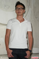 组图：郑元畅初执导演筒 自嘲属神经质型