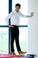 组图：赵仁成申宝拉出席某电子产品宣传活动