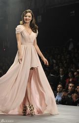 高清组图：超模米兰达-可儿墨西哥走秀靓丽多姿