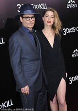 组图：德普携未婚妻亮相首映 恩爱贴面吻