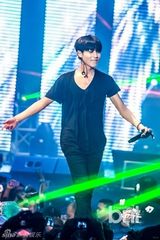 组图：SHINee与EXO-K等K-POP演唱会秀炫舞