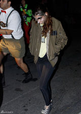 组图：帕丁森与斯图尔特万圣节甜蜜出游