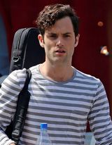 组图：《绯闻女孩》片场 布莱克花短裙秀长腿