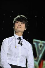 高清图：李宇春个唱成催泪弹 谢霆锋重弹吉他落泪