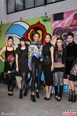 组图：欧阳妮妮着靓装亮相否认200元炒新闻