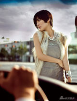 幻灯图：金素妍浓妆写真冷艳华丽 上演优雅一吻